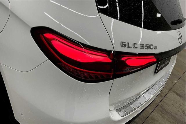 Photo of 2025 Polar White Mercedes-Benz GLC 350e