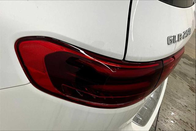 Photo of 2025 Polar White Mercedes-Benz GLB 250