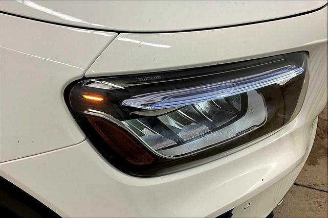 Photo of 2025 Polar White Mercedes-Benz GLB 250