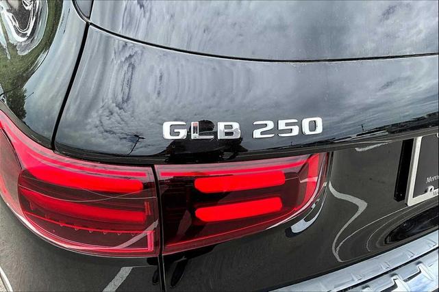 Photo of 2025 Night Black Mercedes-Benz GLB 250
