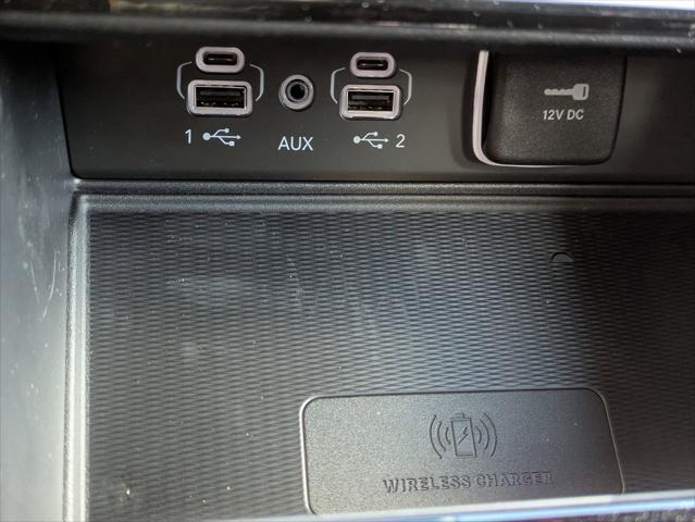 Photo of 2025 Diamond Black Crystal Pearlcoat Jeep Grand Cherokee L