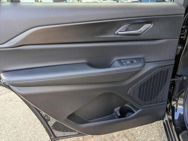 Photo of 2025 Diamond Black Crystal Pearlcoat Jeep Grand Cherokee L
