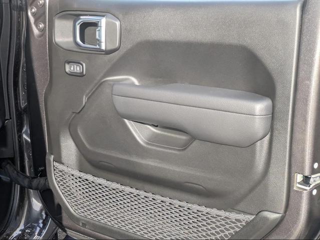 Photo of 2025 Granite Crystal Metallic Clearcoat Jeep Gladiator