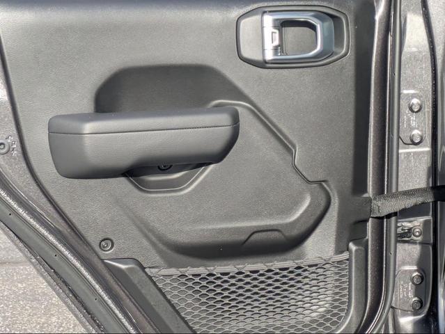 Photo of 2025 Granite Crystal Metallic Clearcoat Jeep Gladiator