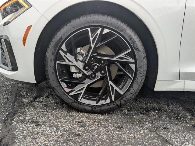 Photo of 2025 Snow White Pearl Kia K5