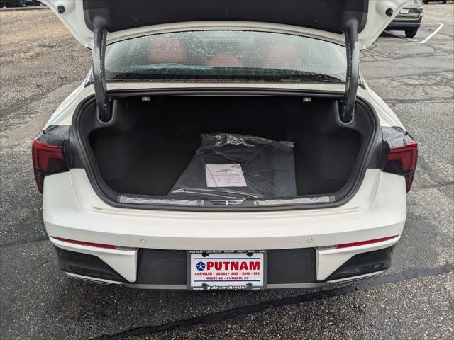 Photo of 2025 Snow White Pearl Kia K5