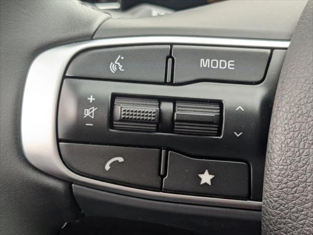 Photo of 2025 Snow White Pearl Kia K5