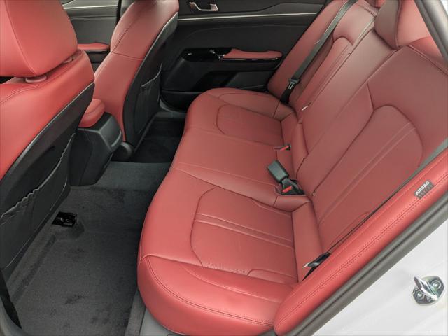 Photo of 2025 Snow White Pearl Kia K5