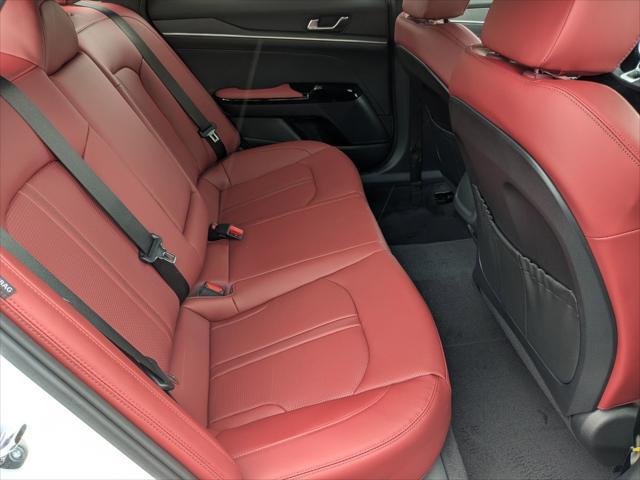 Photo of 2025 Snow White Pearl Kia K5