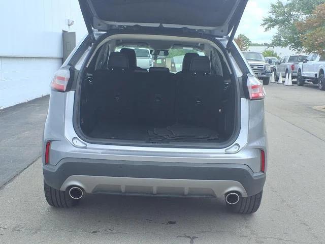 Photo of 2022 Iconic Silver Ford Edge