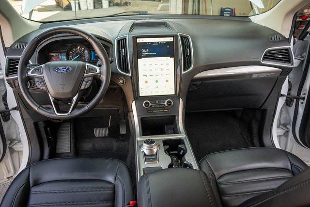 Photo of 2024 Oxford White Ford Edge