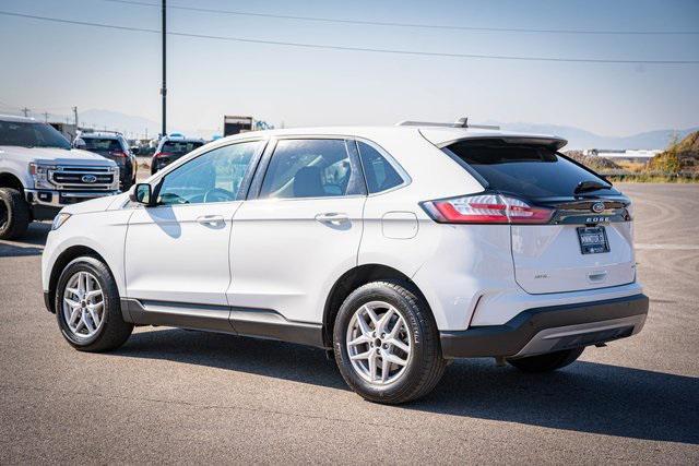 Photo of 2024 Oxford White Ford Edge