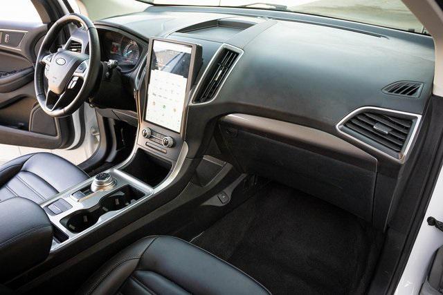 Photo of 2024 Oxford White Ford Edge