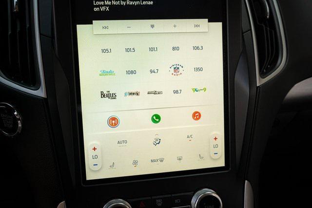 Photo of 2024 Oxford White Ford Edge
