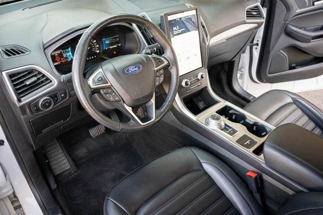 Photo of 2024 Oxford White Ford Edge