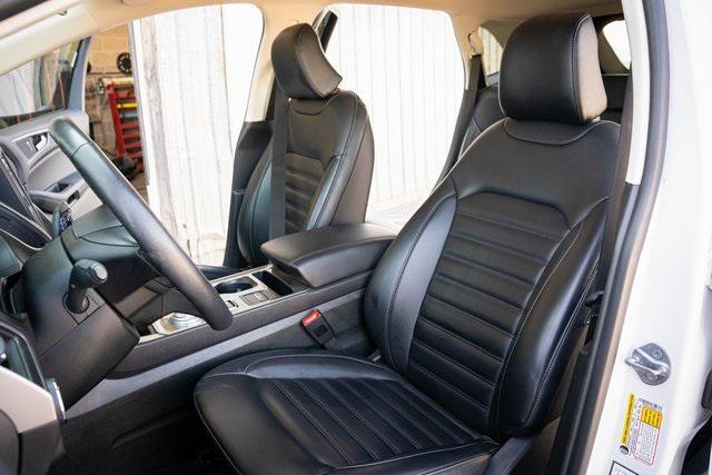 Photo of 2024 Oxford White Ford Edge