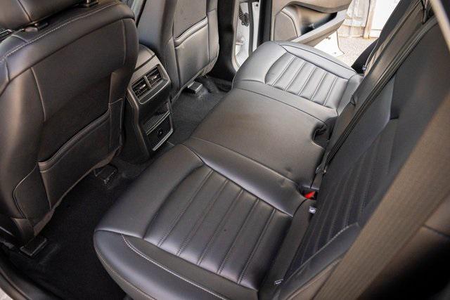 Photo of 2024 Oxford White Ford Edge