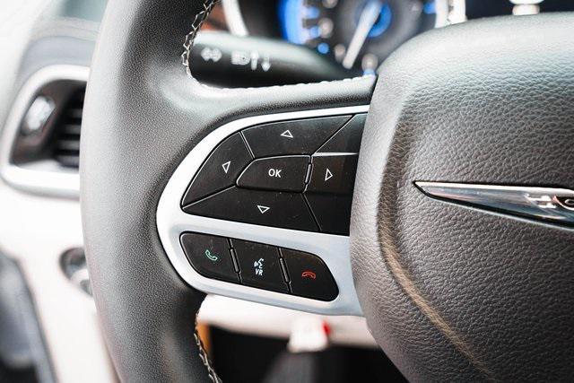 Photo of 2022 Silver Mist Clearcoat Chrysler Pacifica