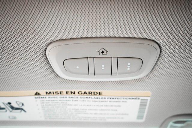 Photo of 2022 Silver Mist Clearcoat Chrysler Pacifica