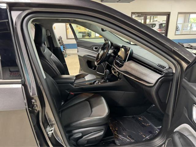 Photo of 2022 Granite Crystal Clearcoat Metallic Jeep Compass