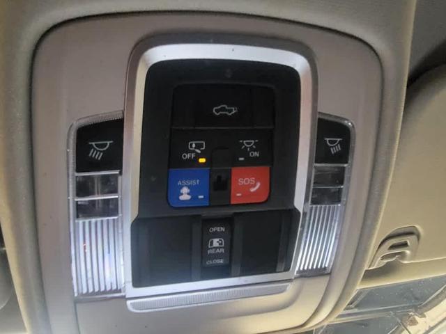 Photo of 2022 Bright White Clearcoat RAM 1500