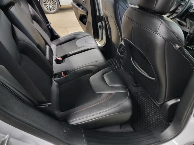 Photo of 2022 Bright White Clearcoat Jeep Cherokee
