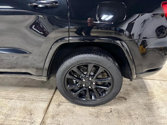 Photo of 2022 Diamond Black Jeep Grand Cherokee WK