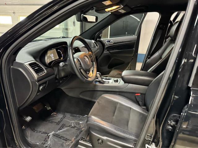 Photo of 2022 Diamond Black Jeep Grand Cherokee WK