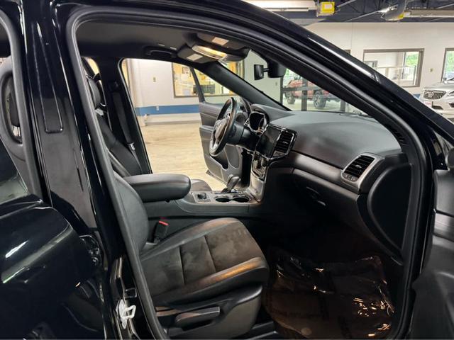 Photo of 2022 Diamond Black Jeep Grand Cherokee WK