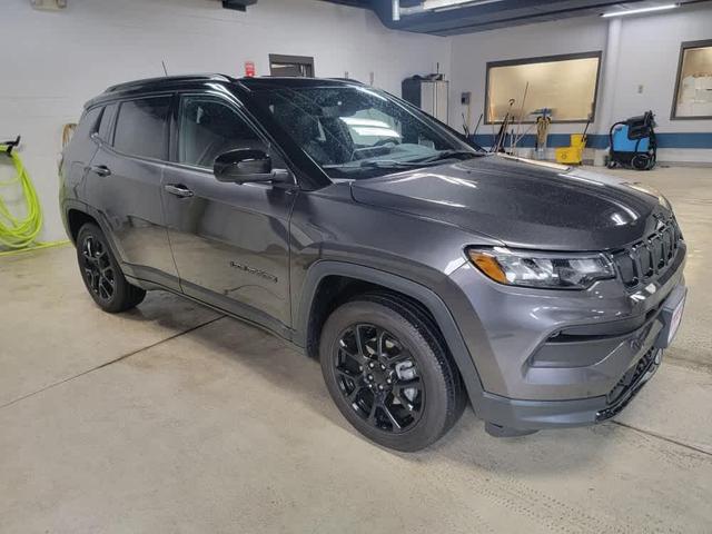 Photo of 2022 Granite Crystal Clearcoat Metallic Jeep Compass