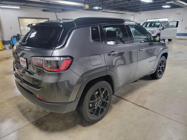 Photo of 2022 Granite Crystal Clearcoat Metallic Jeep Compass