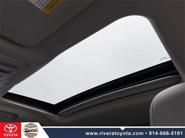 Photo of 2022 Magnetic Gray Metallic Toyota Highlander