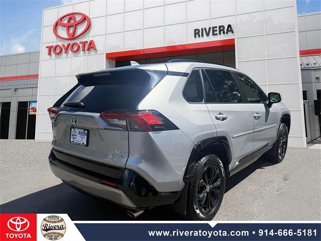 Photo of 2022 Silver Sky Metallic Toyota RAV4 Hybrid
