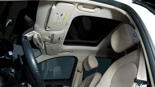 Photo of 2017 Polar White Mercedes-Benz GLC 300