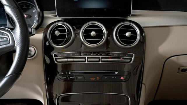 Photo of 2017 Polar White Mercedes-Benz GLC 300