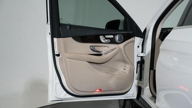 Photo of 2017 Polar White Mercedes-Benz GLC 300