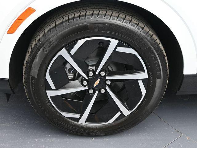 Photo of 2025 Summit White Chevrolet Equinox EV