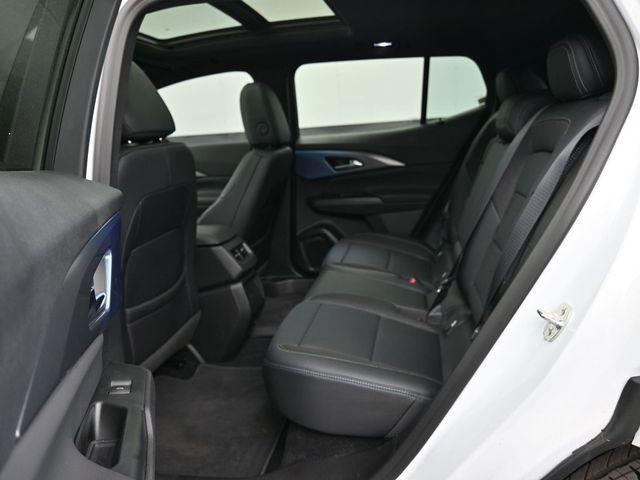 Photo of 2025 Summit White Chevrolet Equinox EV