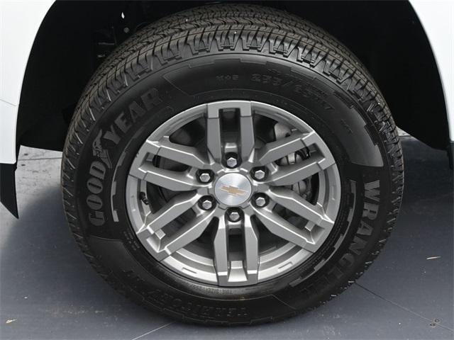 Photo of 2025 Summit White Chevrolet Colorado