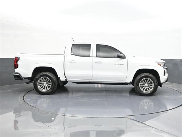 Photo of 2025 Summit White Chevrolet Colorado