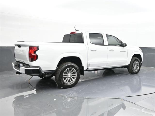 Photo of 2025 Summit White Chevrolet Colorado