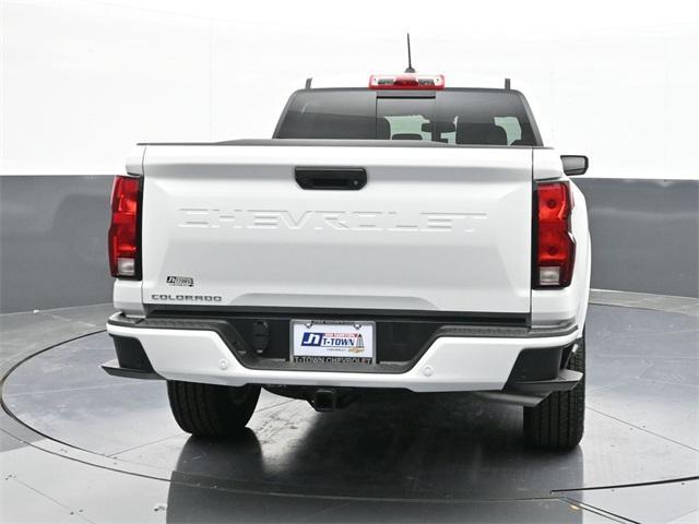 Photo of 2025 Summit White Chevrolet Colorado