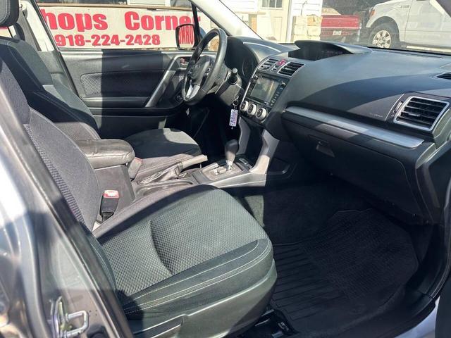 Photo of 2017 Ice Silver Metallic Subaru Forester