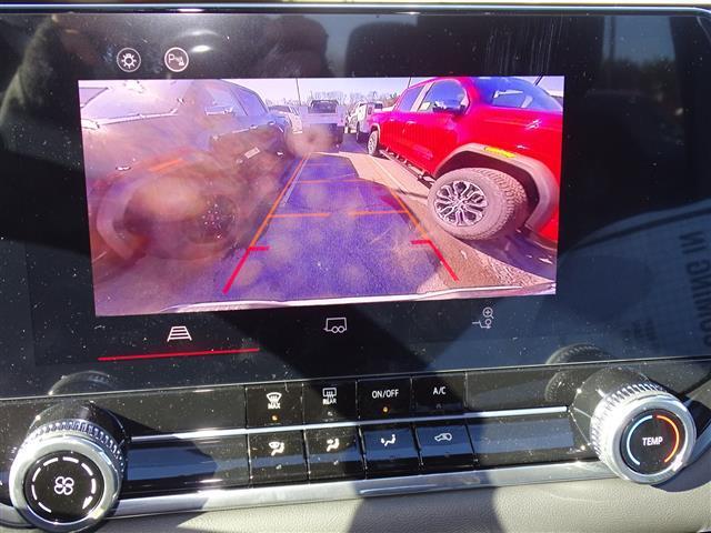 Photo of 2025 White GMC Canyon
