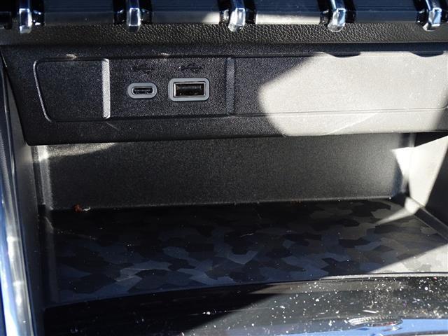 Photo of 2025 White GMC Canyon