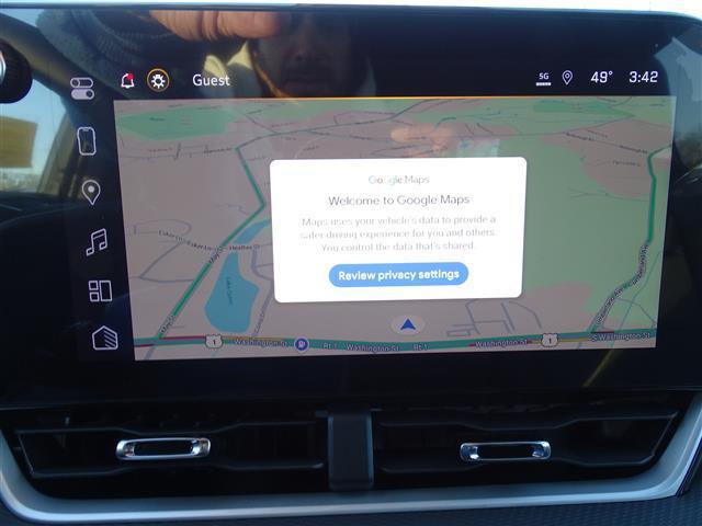 Photo of 2025 White Chevrolet Equinox