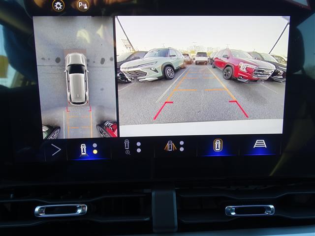 Photo of 2025 White Chevrolet Equinox