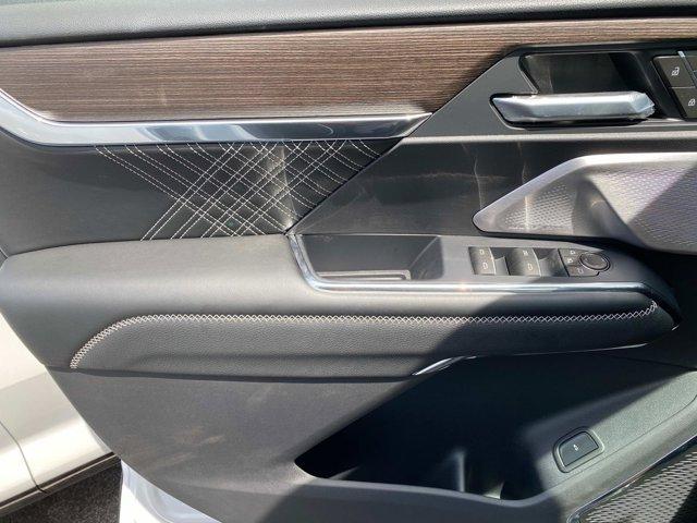 Photo of 2025 White Frost Tri-Coat GMC Acadia