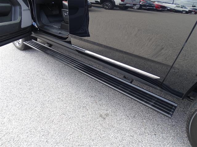 Photo of 2023 Black GMC Yukon XL