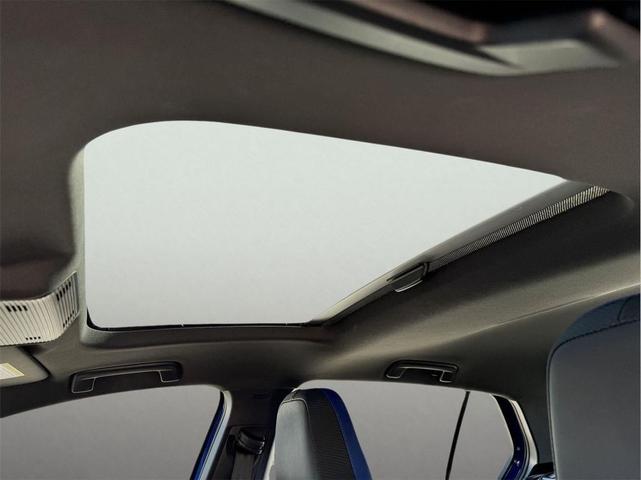 Photo of 2022 Lapiz Blue Metallic Volkswagen Golf R